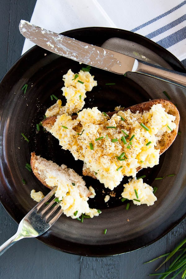 Fluffy Scrambled Eggs - Healthy Recipes Blog